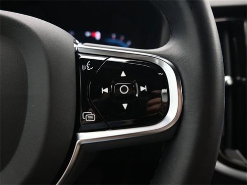 Used 2024 Volvo S60 B5 Plus image 25