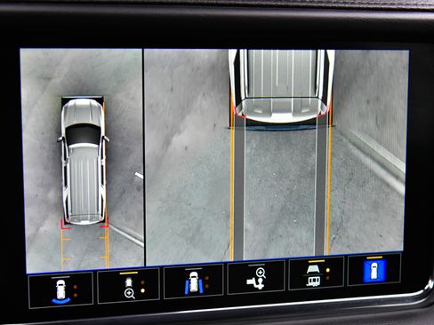 Used 2023 GMC Yukon XL Denali image 24