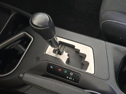 Used 2017 Toyota RAV4 XLE AWD/4WD image 18