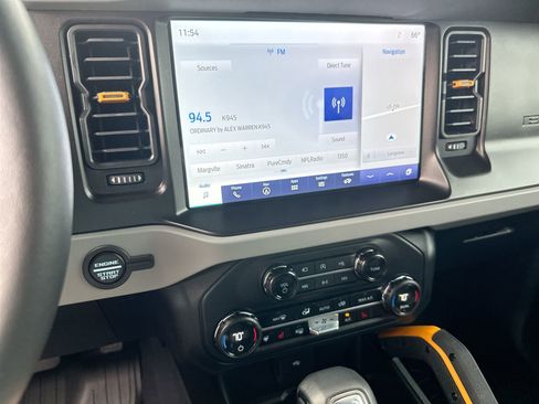 Used 2023 Ford Bronco Badlands image 16