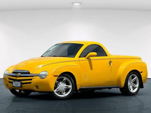 Used 2004 Chevrolet SSR w/ Preferred Equipment Group RWD image 1