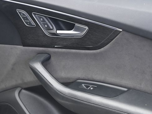 Used 2020 Audi Q8 Prestige w/ Prestige Package image 21