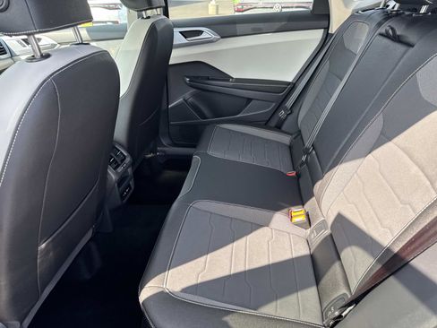 New 2026 Volkswagen Taos SE image 14