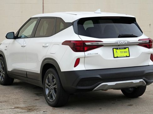 Used 2023 Kia Seltos LX AWD/4WD image 42