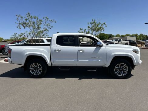 Used 2018 Toyota Tacoma Limited image 9