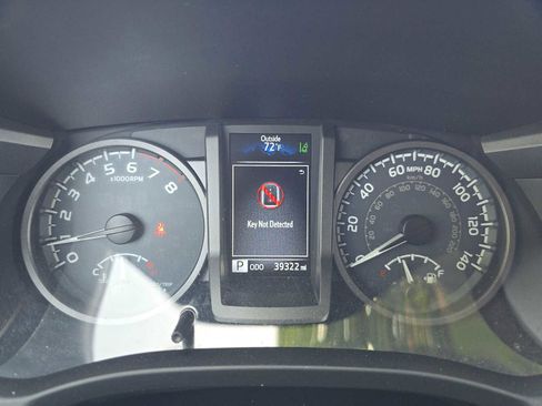 Used 2018 Toyota Tacoma TRD Off-Road w/ Technology Package AWD/4WD image 25