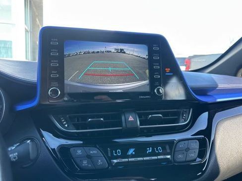 Used 2020 Toyota C-HR XLE FWD image 43