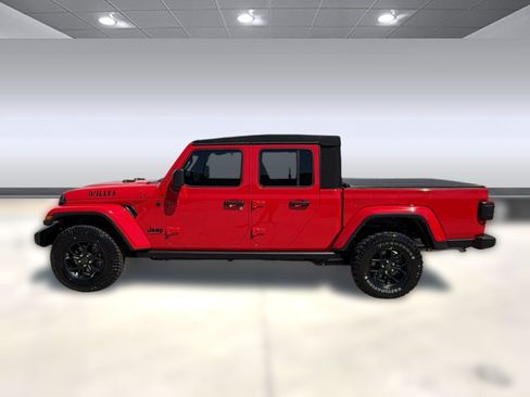 Used 2024 Jeep Gladiator Sport AWD/4WD image 2