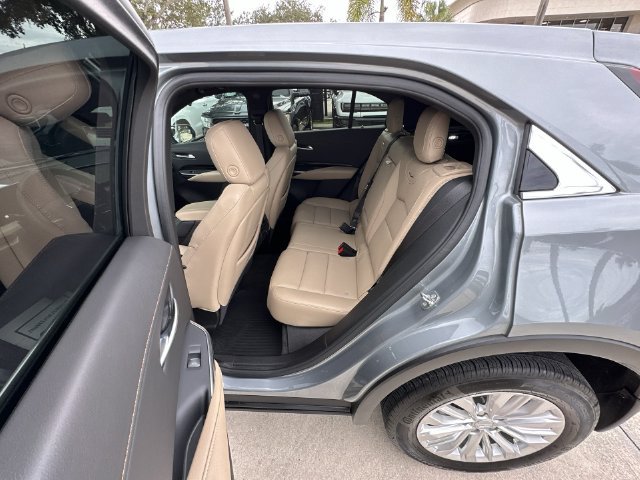 Used 2024 Cadillac XT4 Luxury w/ Cold Weather Package FWD image 30