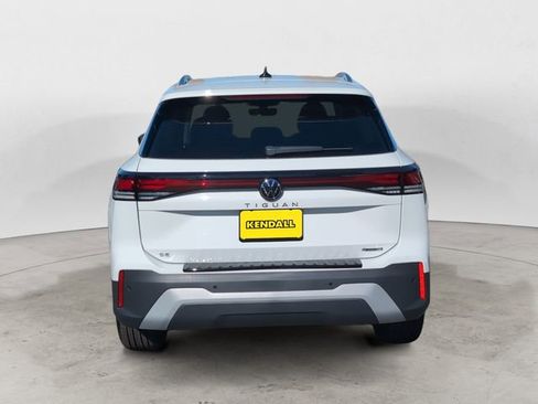 New 2025 Volkswagen Tiguan SE AWD/4WD image 5