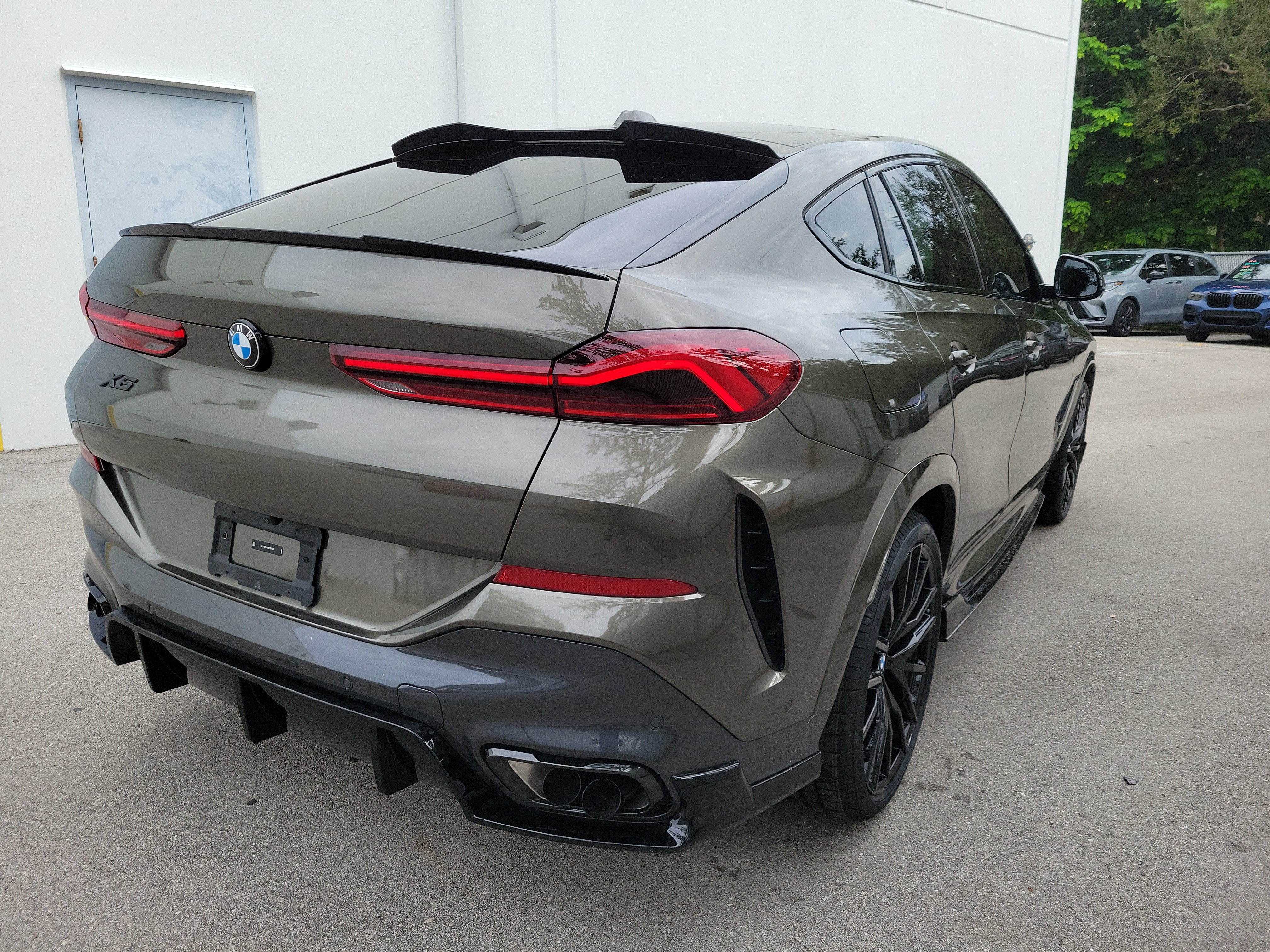 Certified 2025 BMW X6 xDrive40i w/ Executive Package AWD/4WD image 4