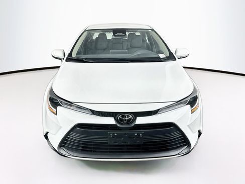 Used 2024 Toyota Corolla LE FWD image 2
