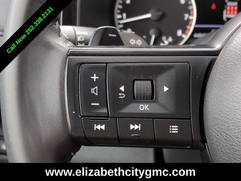 Used 2025 Nissan Pathfinder SV FWD image 25
