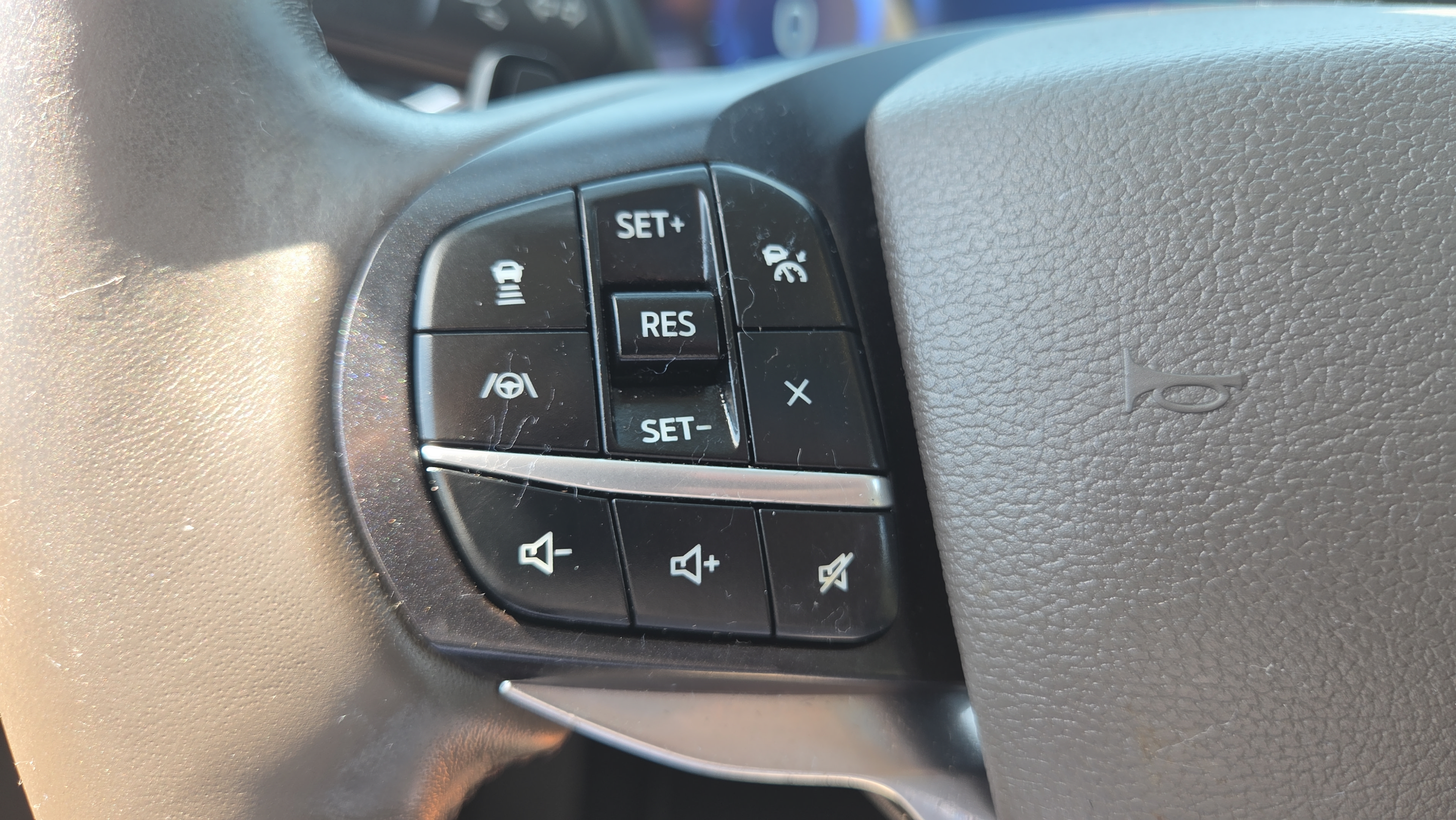 Used 2020 Ford Explorer Platinum w/ Premium Technology Package AWD/4WD image 23