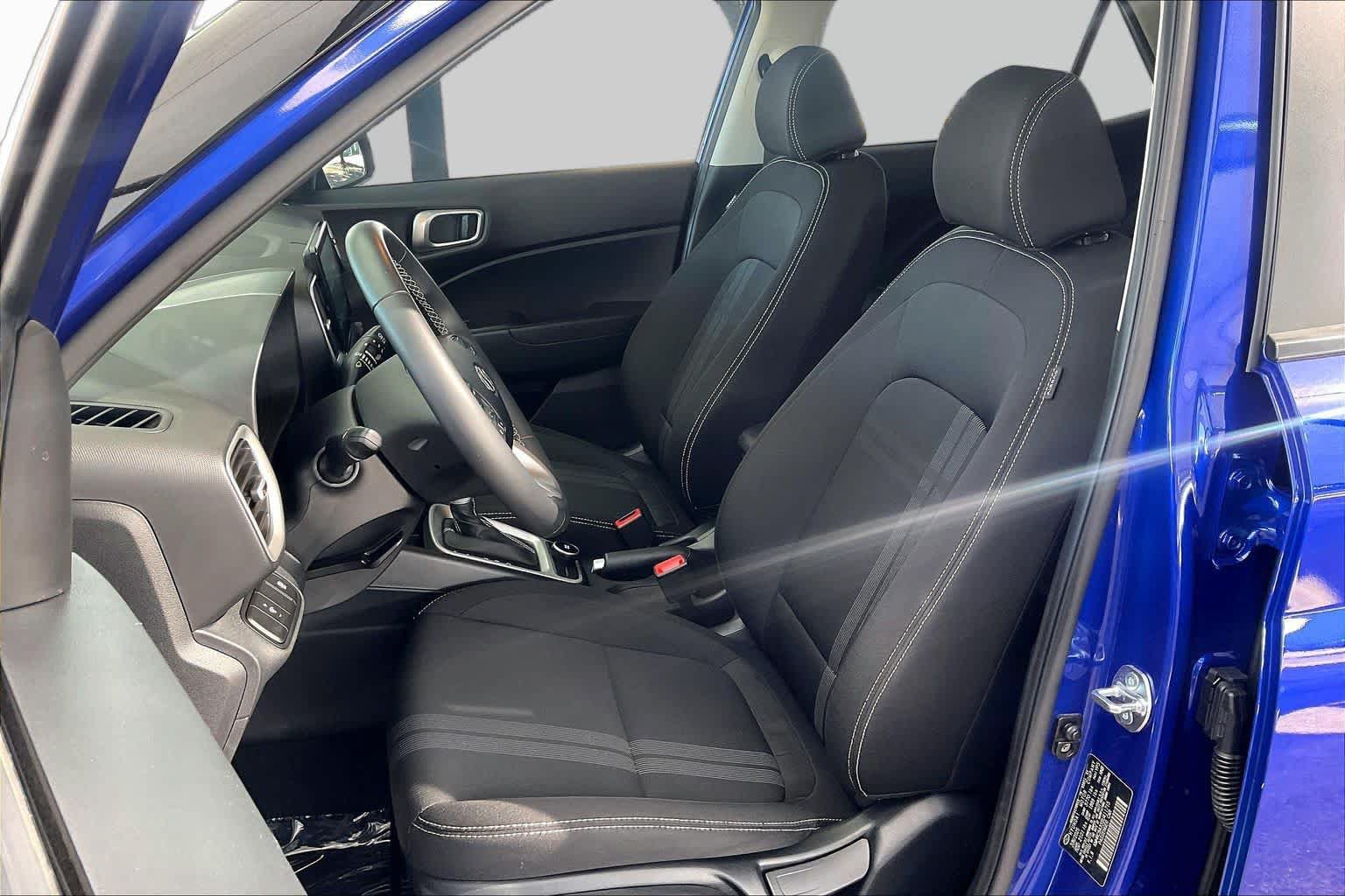 Certified 2025 Hyundai Venue SEL FWD image 8