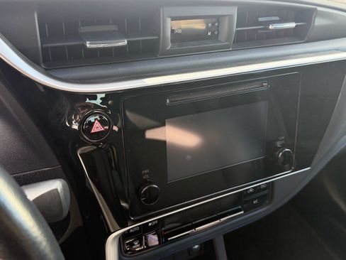 Used 2019 Toyota Corolla SE w/ Carpet Mat Package (TMS) FWD image 10