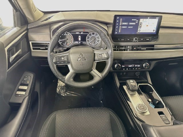 Used 2025 Mitsubishi Outlander ES FWD image 16