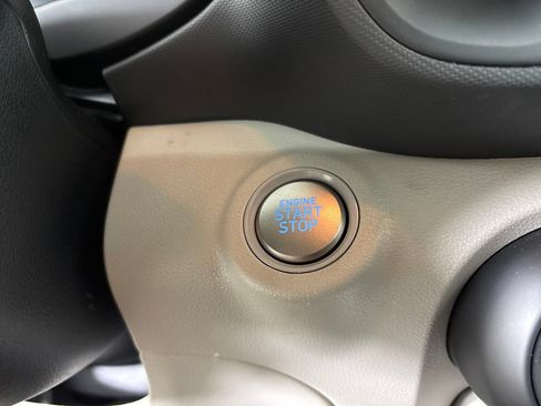 Used 2025 Hyundai Venue SEL FWD image 18
