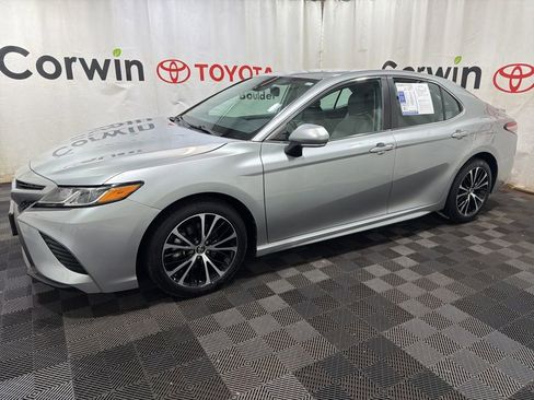 Used 2019 Toyota Camry SE w/ Convenience Package FWD image 4