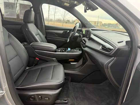 Used 2025 Buick Enclave Preferred image 22