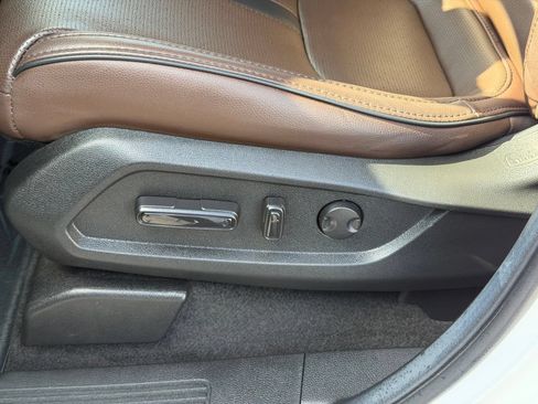 Used 2025 Honda Pilot Elite image 16