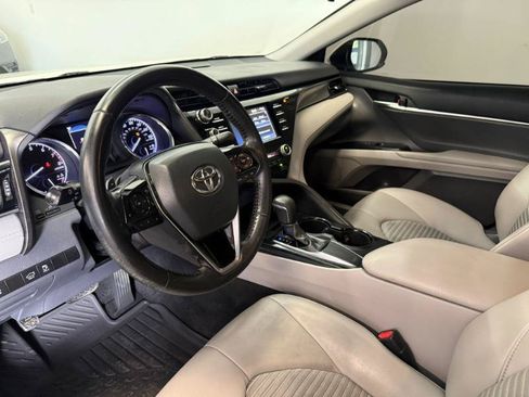 Used 2019 Toyota Camry SE FWD image 12