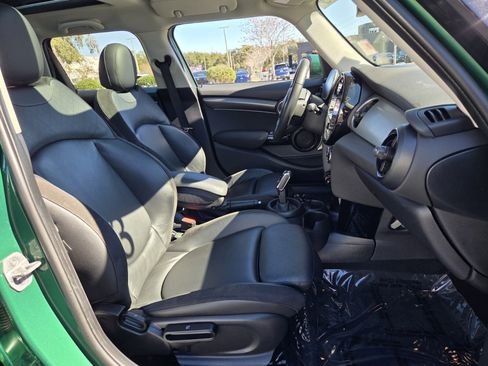 Used 2023 MINI Cooper 4-Door Hardtop image 17