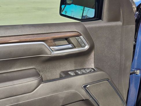 Used 2022 Chevrolet Silverado 1500 LT w/ Z71 Off-Road Package image 12