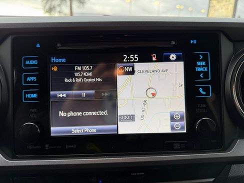 Used 2018 Toyota Tacoma TRD Off-Road image 9