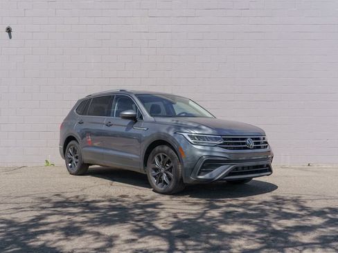 Used 2024 Volkswagen Tiguan SE AWD/4WD image 9