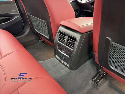 Used 2023 BMW 330i xDrive 330i xDrive w/ Premium Package image 18