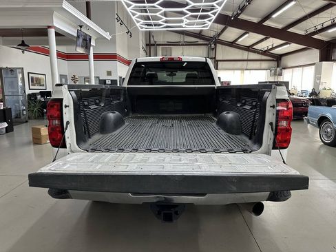 Used 2018 Chevrolet Silverado 3500 LT AWD/4WD image 8