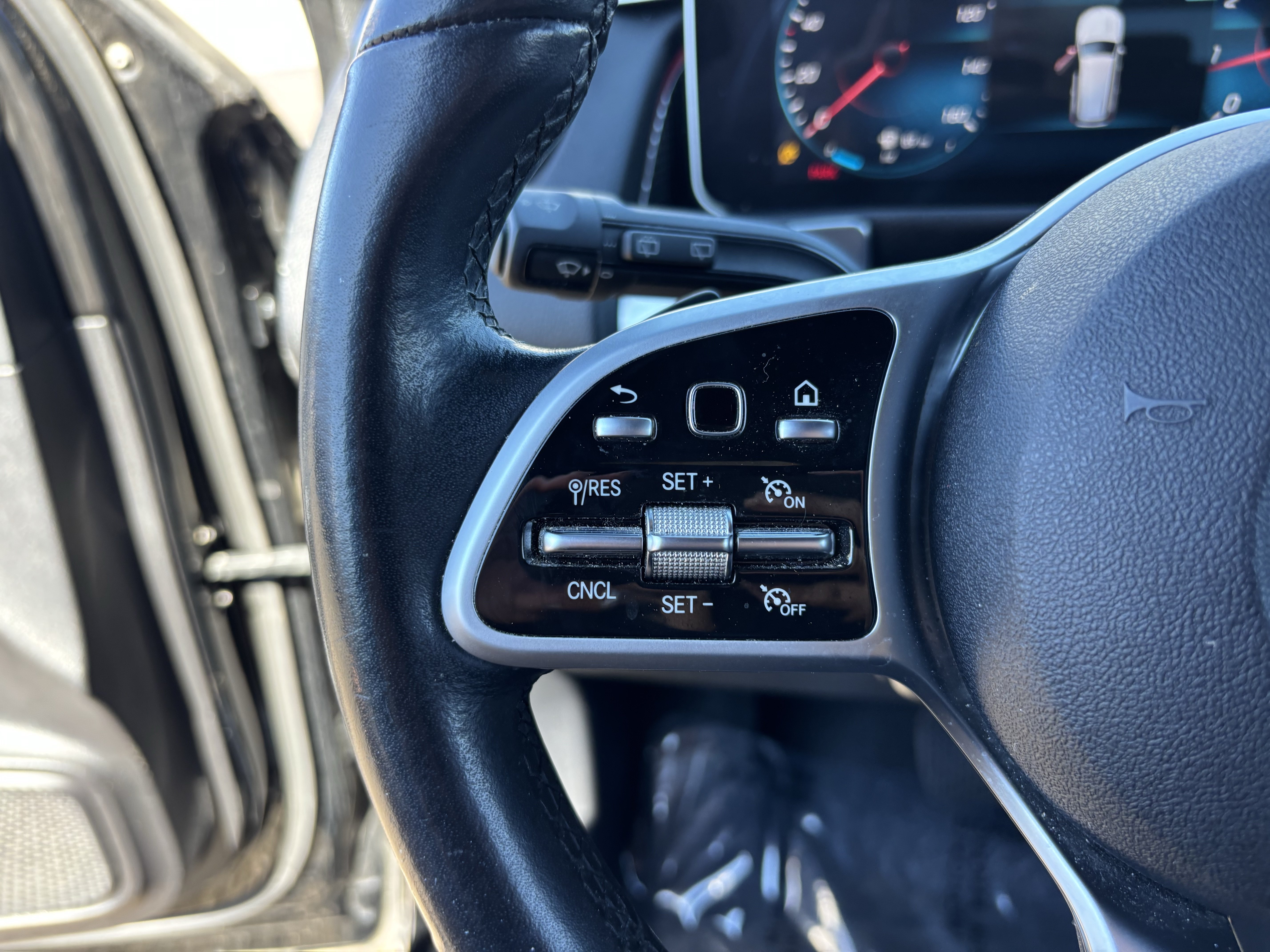 Used 2021 Mercedes-Benz GLB 250 4MATIC image 25