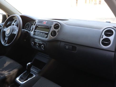 Used 2011 Volkswagen Tiguan S AWD/4WD image 17