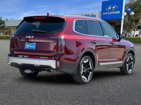 Used 2023 Kia Telluride EX w/ EX Captain's Chair Package FWD image 3