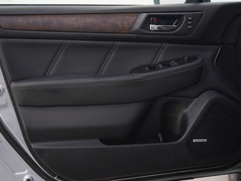 Used 2019 Subaru Outback 2.5i Limited AWD/4WD image 21