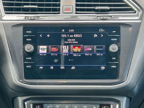 Used 2020 Volkswagen Tiguan SE FWD image 15