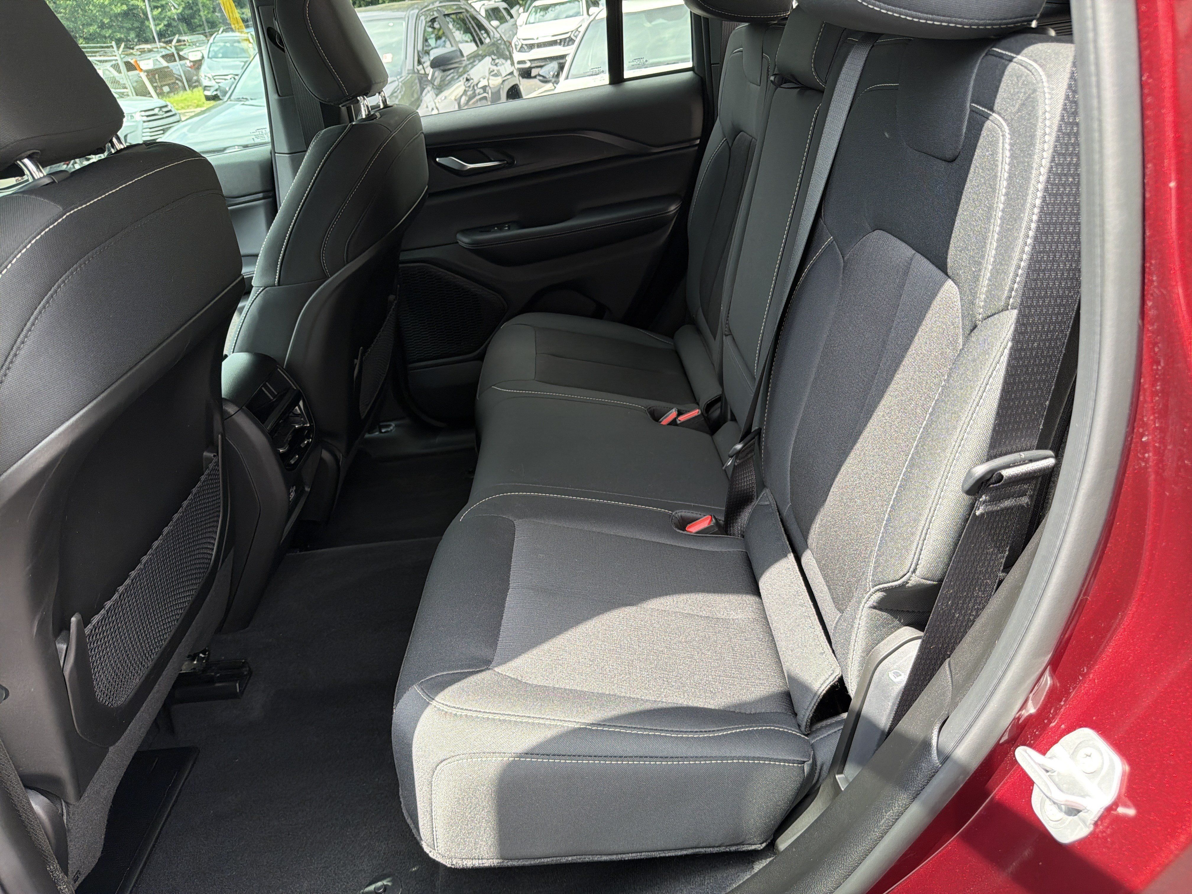 Used 2025 Jeep Grand Cherokee Laredo X RWD image 20