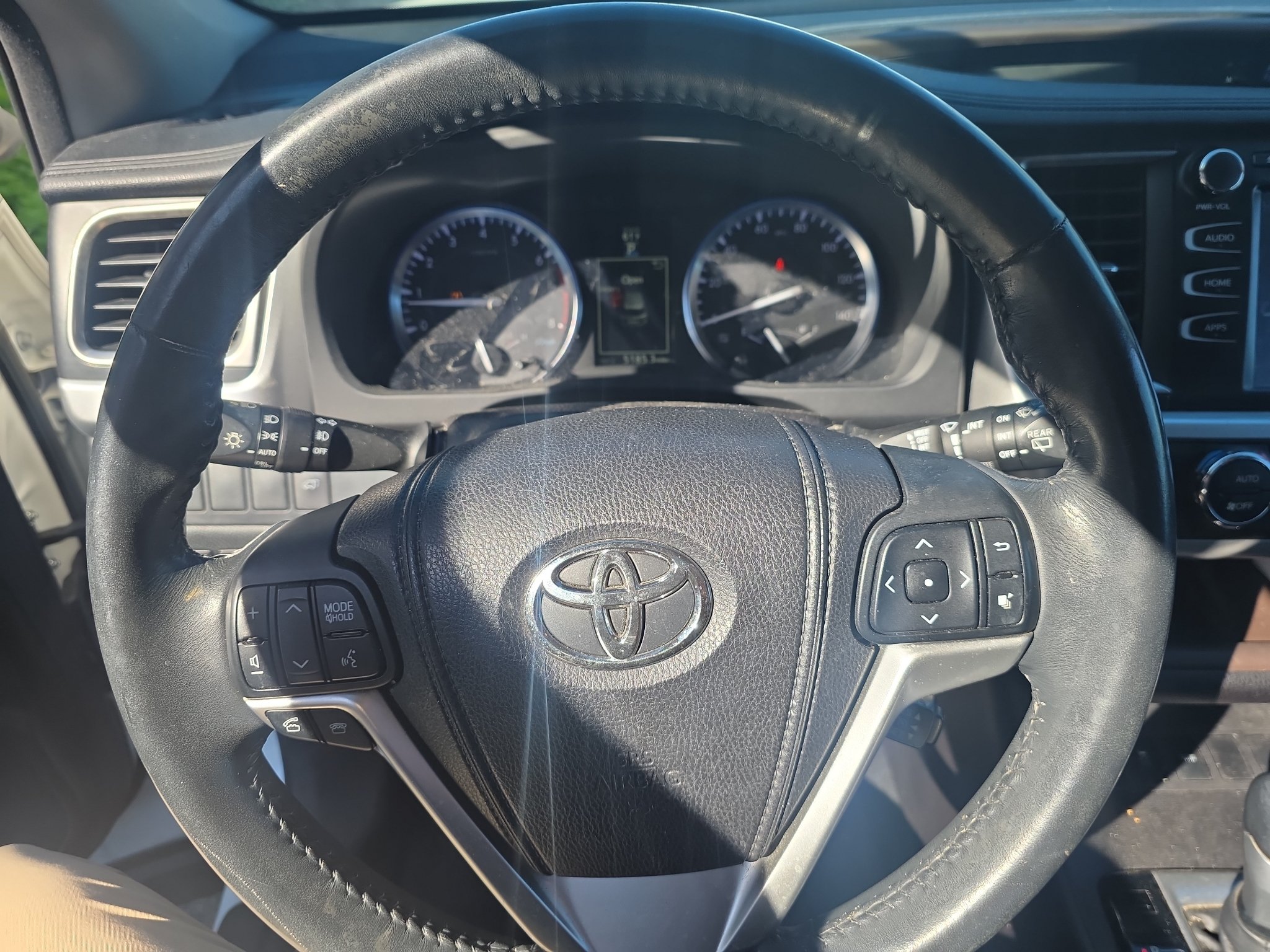 Used 2015 Toyota Highlander XLE FWD image 16