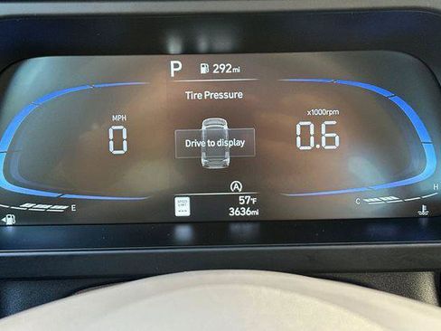 Used 2025 Hyundai Elantra SE image 23