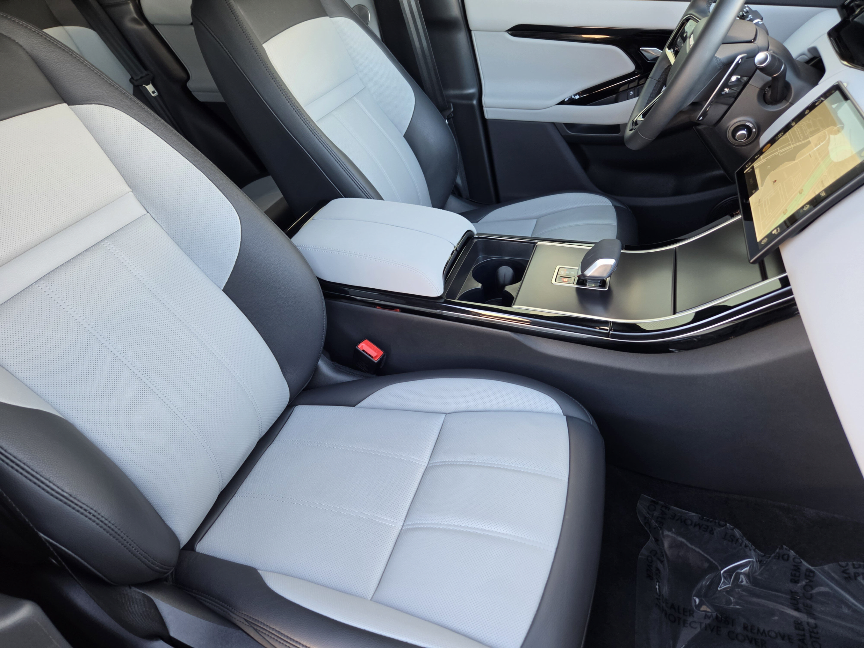 Certified 2026 Land Rover Range Rover Evoque Dynamic SE AWD/4WD image 9