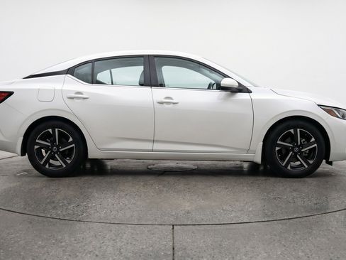Used 2025 Nissan Sentra SV FWD image 11