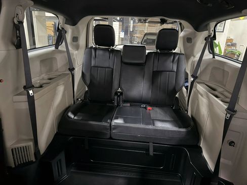 Used 2019 Dodge Grand Caravan SXT image 49