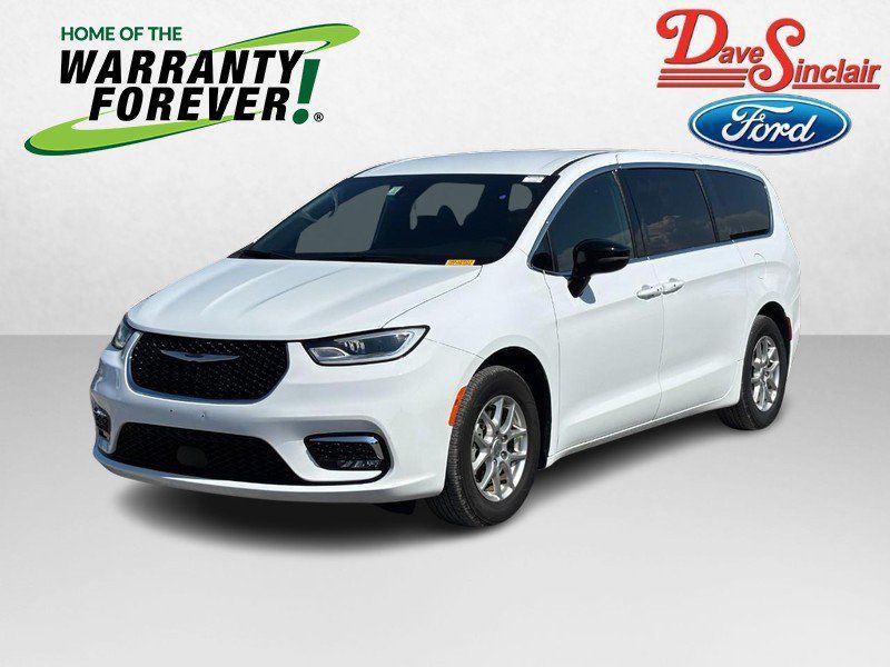 Used 2025 Chrysler Pacifica Select FWD image 1