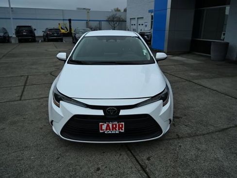 Used 2023 Toyota Corolla LE image 3