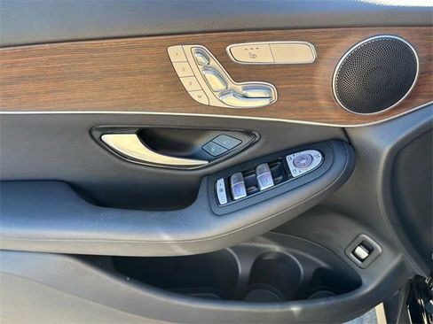 Used 2022 Mercedes-Benz GLC 300 w/ Premium Package Lite image 27