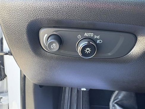 Used 2022 Chevrolet Traverse LT w/ Midnight/Sport Edition image 22