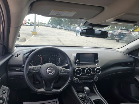 Used 2024 Nissan Sentra S image 9