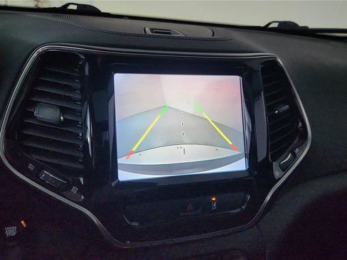 Used 2022 Jeep Cherokee Limited image 37