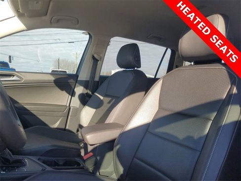 Used 2021 Volkswagen Tiguan SE image 14